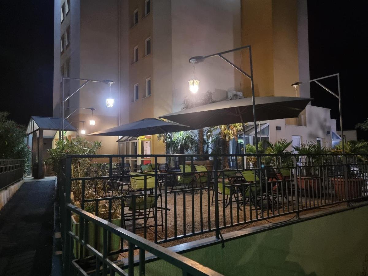 Hotel Restaurant Le Relais - Pau Nord Lons Экстерьер фото