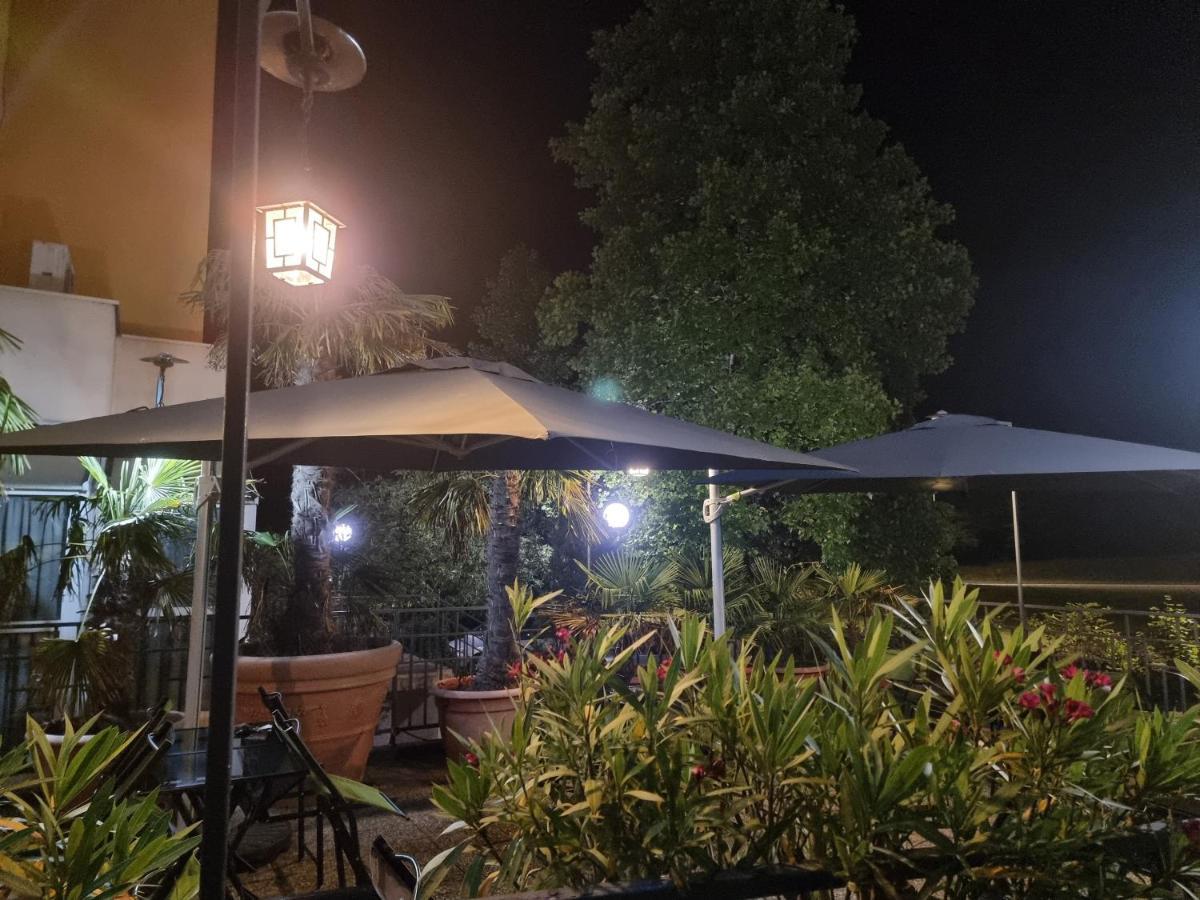 Hotel Restaurant Le Relais - Pau Nord Lons Экстерьер фото
